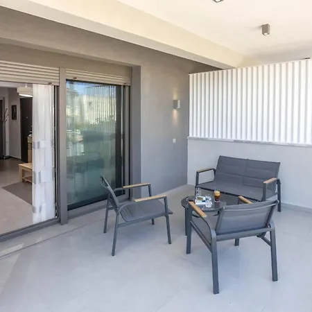 South Sea Apartment *
